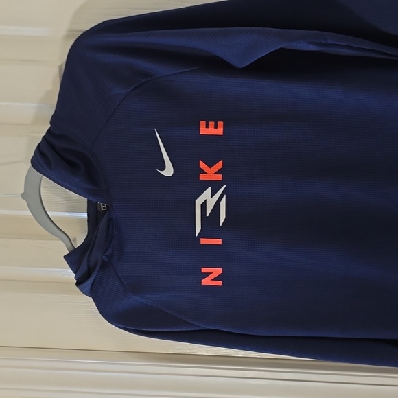 NIKE BRAND SIGNATURE BOYS BLUE PULLOVER HOODED SHIRT SIZE MEDIUM - Picture 5 of 9